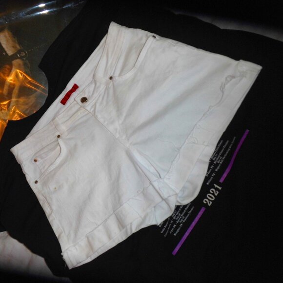 JLO JENNIFER LOPEZ WHITE‎ DENIM WOMENS SHORTS IN SZ 30 WAIST - Picture 1 of 9